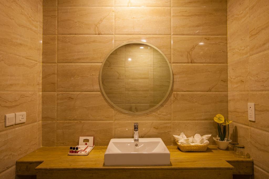Velvet Clarks Exotica Hotel Zirakpur Bagian luar foto