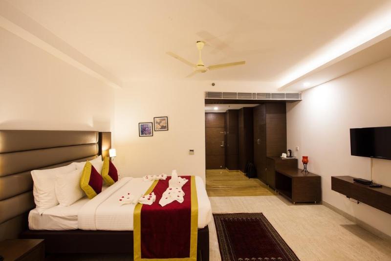 Velvet Clarks Exotica Hotel Zirakpur Bagian luar foto